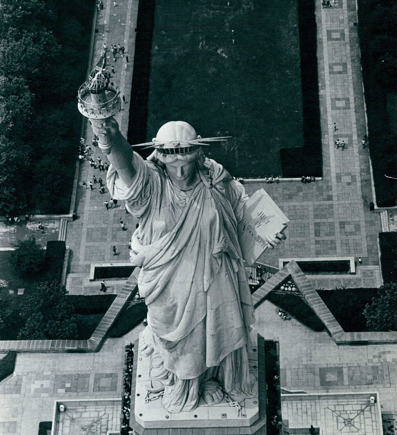 SOL, Statue of Liberty, black and white